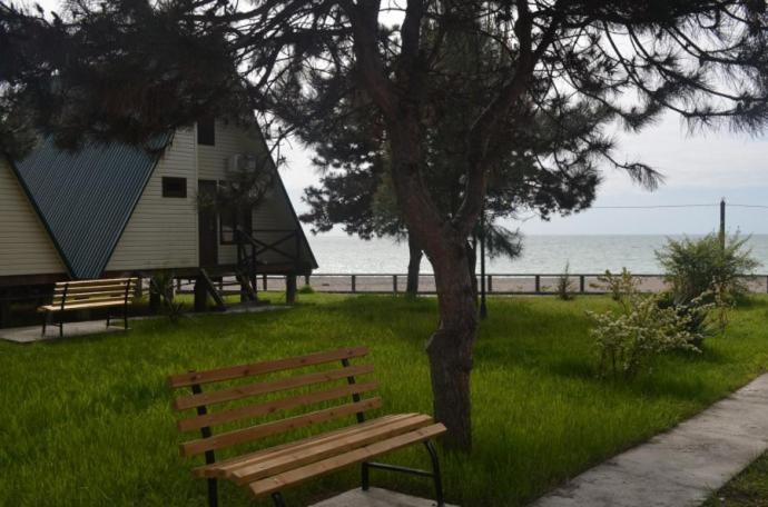Kyalasur Hotel Сухуми Екстериор снимка